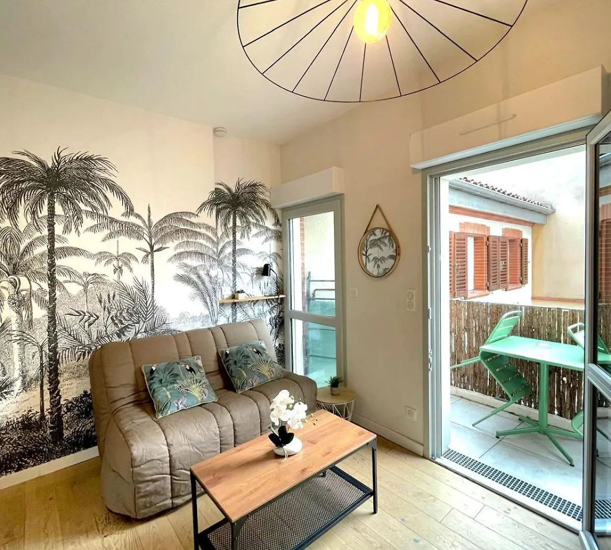 Studio Chic & Balcon - Hypercentre - Gare - Metro contacts
